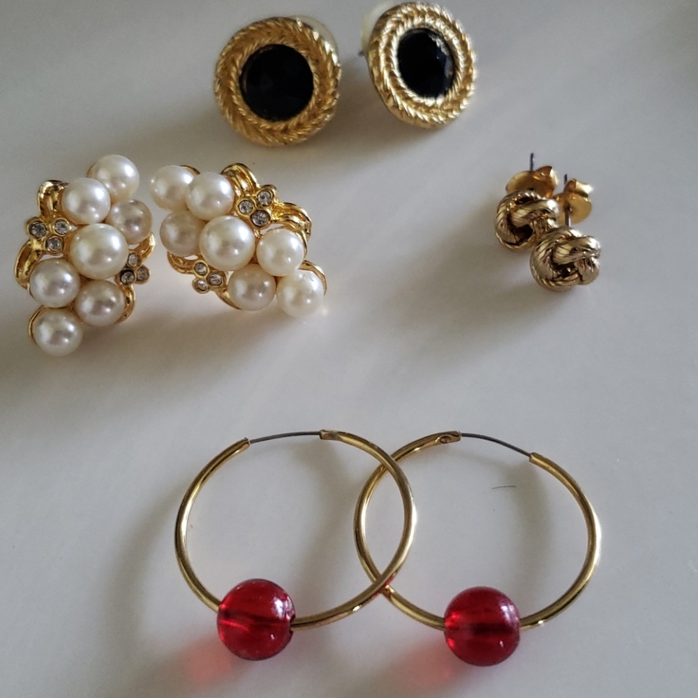 4 Earring - Picture 2 of 8